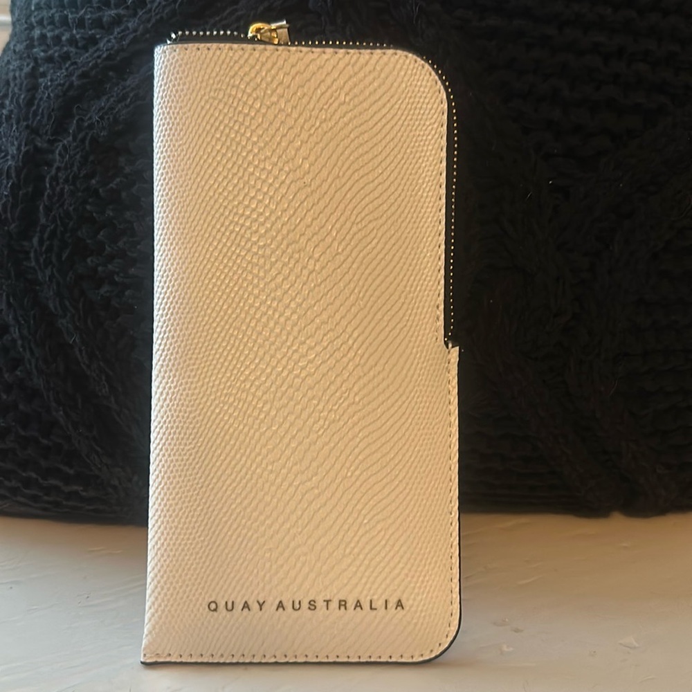 Quay White Sunglasses Case NEW - Picture 4 of 4
